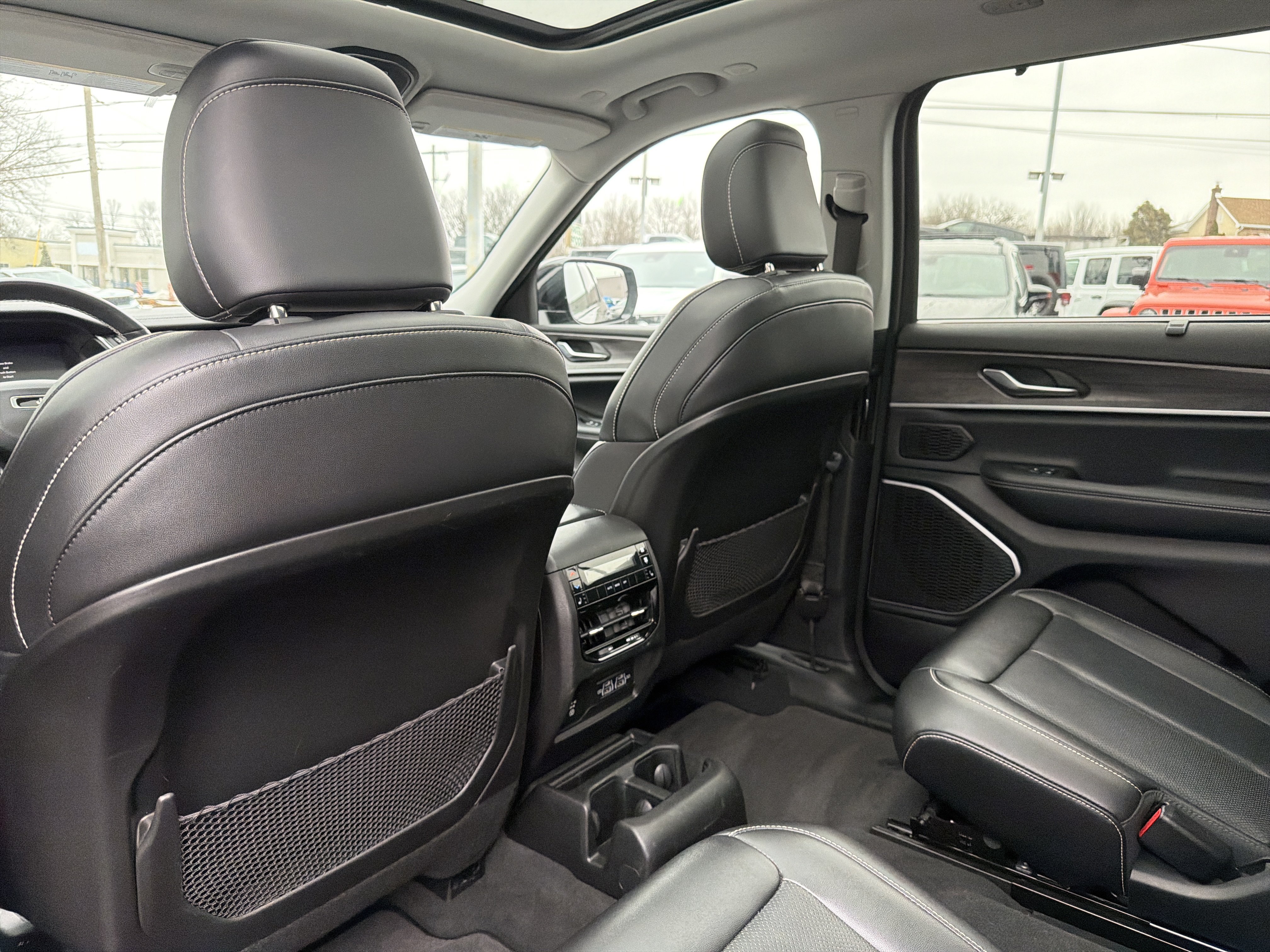 Certified 2022 Jeep Grand Cherokee L Limited w/ Luxury Tech Group II AWD/4WD image 12