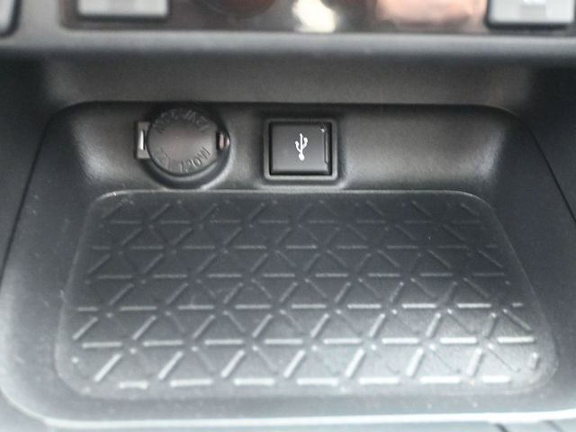 Used 2020 Toyota RAV4 XLE Premium image 31