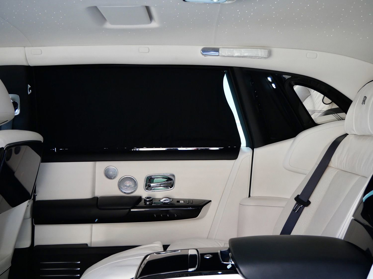 Certified 2022 Rolls-Royce Phantom Extended Wheelbase w/ The Phantom Package RWD image 31