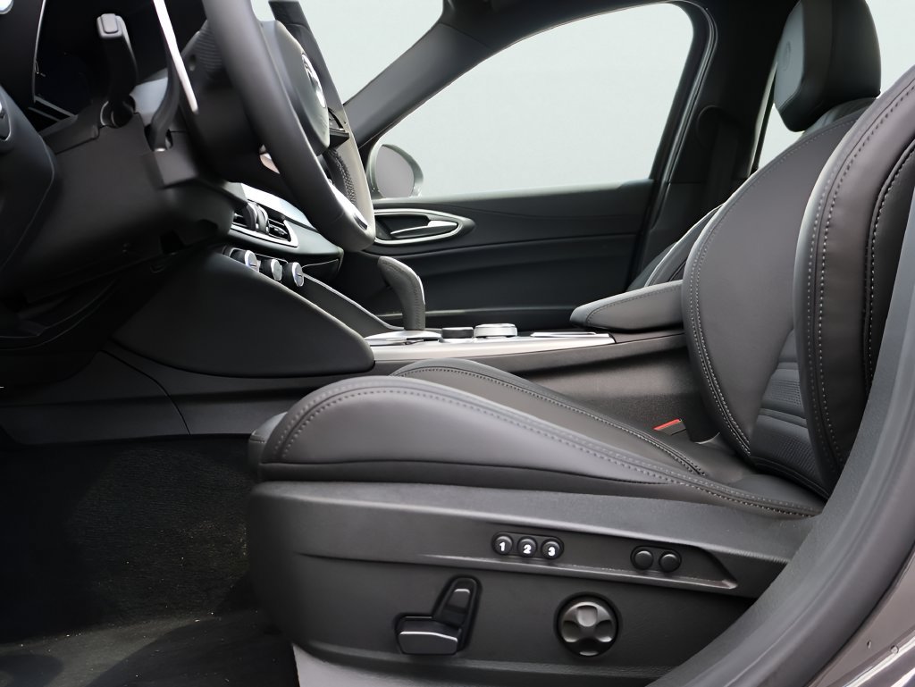 New 2026 Alfa Romeo Giulia AWD w/ Driving Assist Package image 39