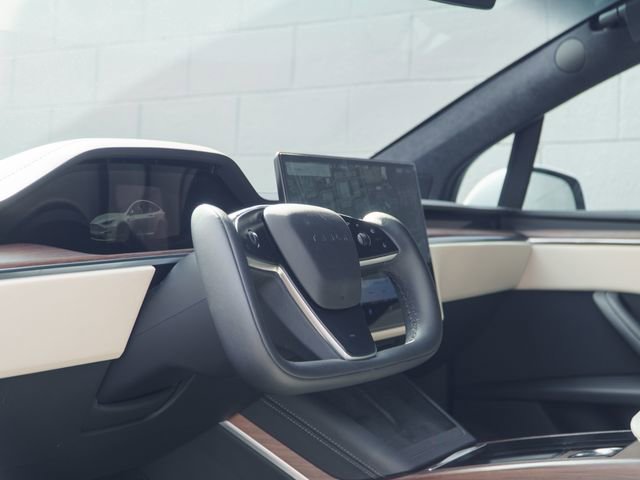 Used 2022 Tesla Model X image 5