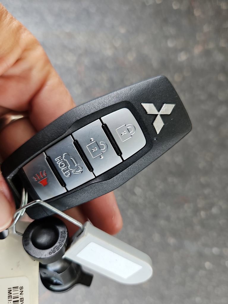 Used 2025 Mitsubishi Outlander AWD image 36