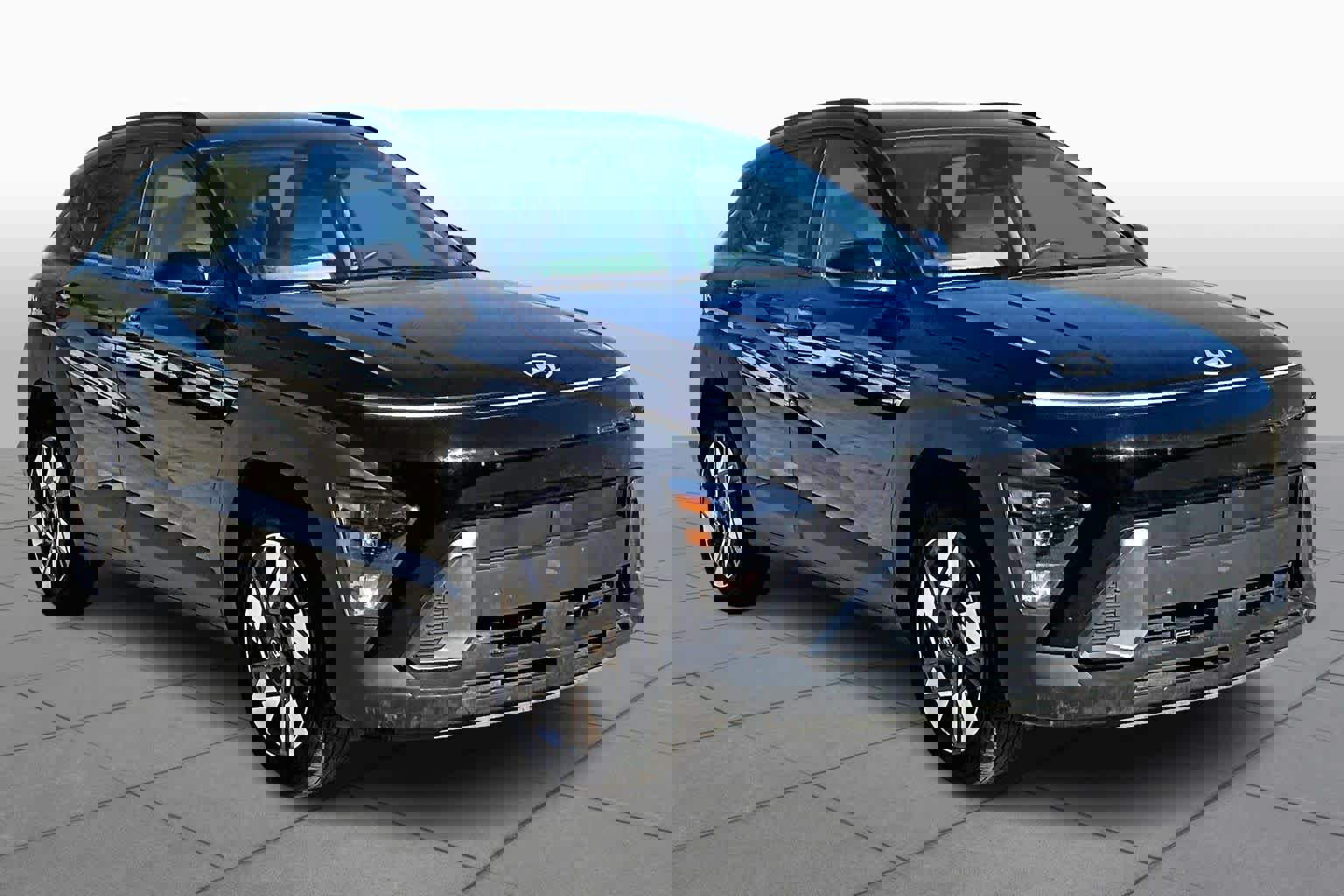 Used 2025 Hyundai Kona SEL image 3