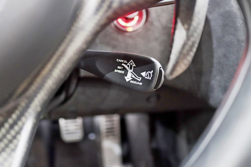 Used 2020 McLaren 600LT Spider RWD image 22