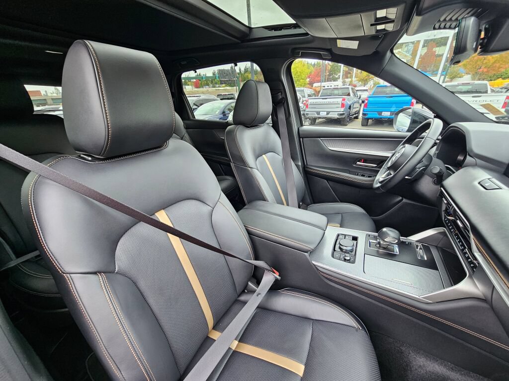 Certified 2025 MAZDA CX-90 Plug-In Hybrid w/ Premium Plus AWD/4WD image 33