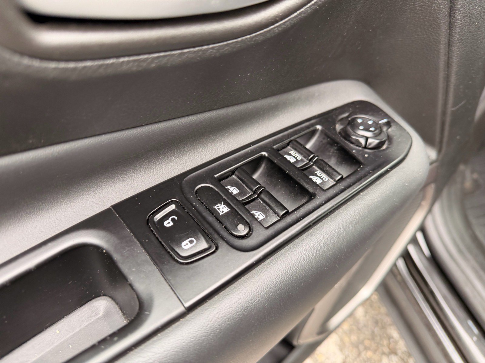Used 2023 Jeep Renegade Latitude AWD/4WD image 22
