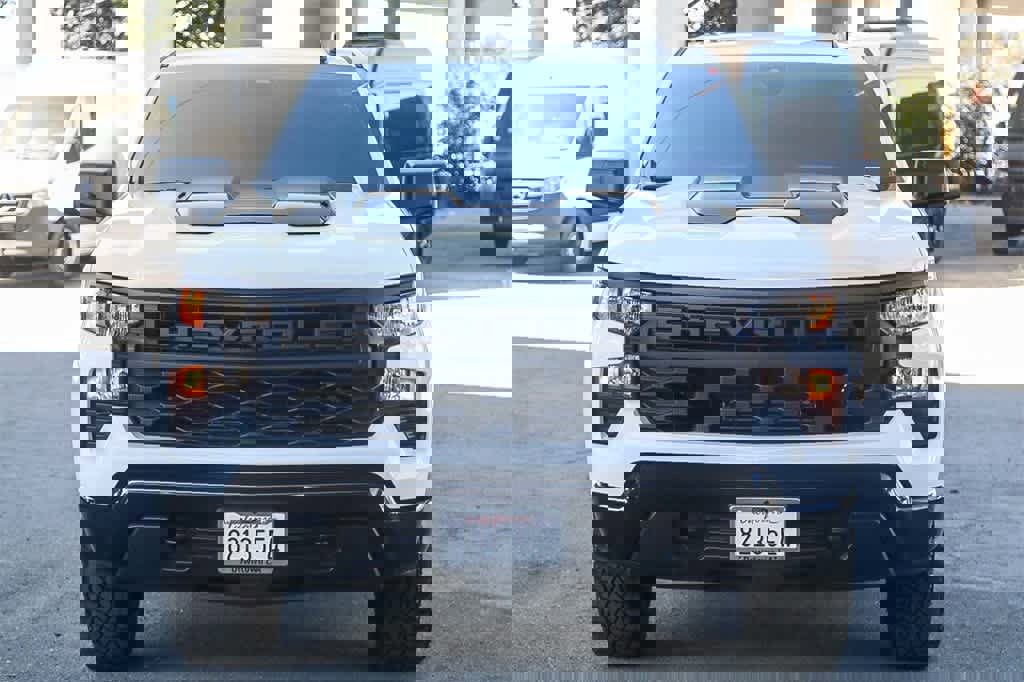 Used 2025 Chevrolet Silverado 1500 Custom Trail Boss w/ Dark Appearance Package image 2