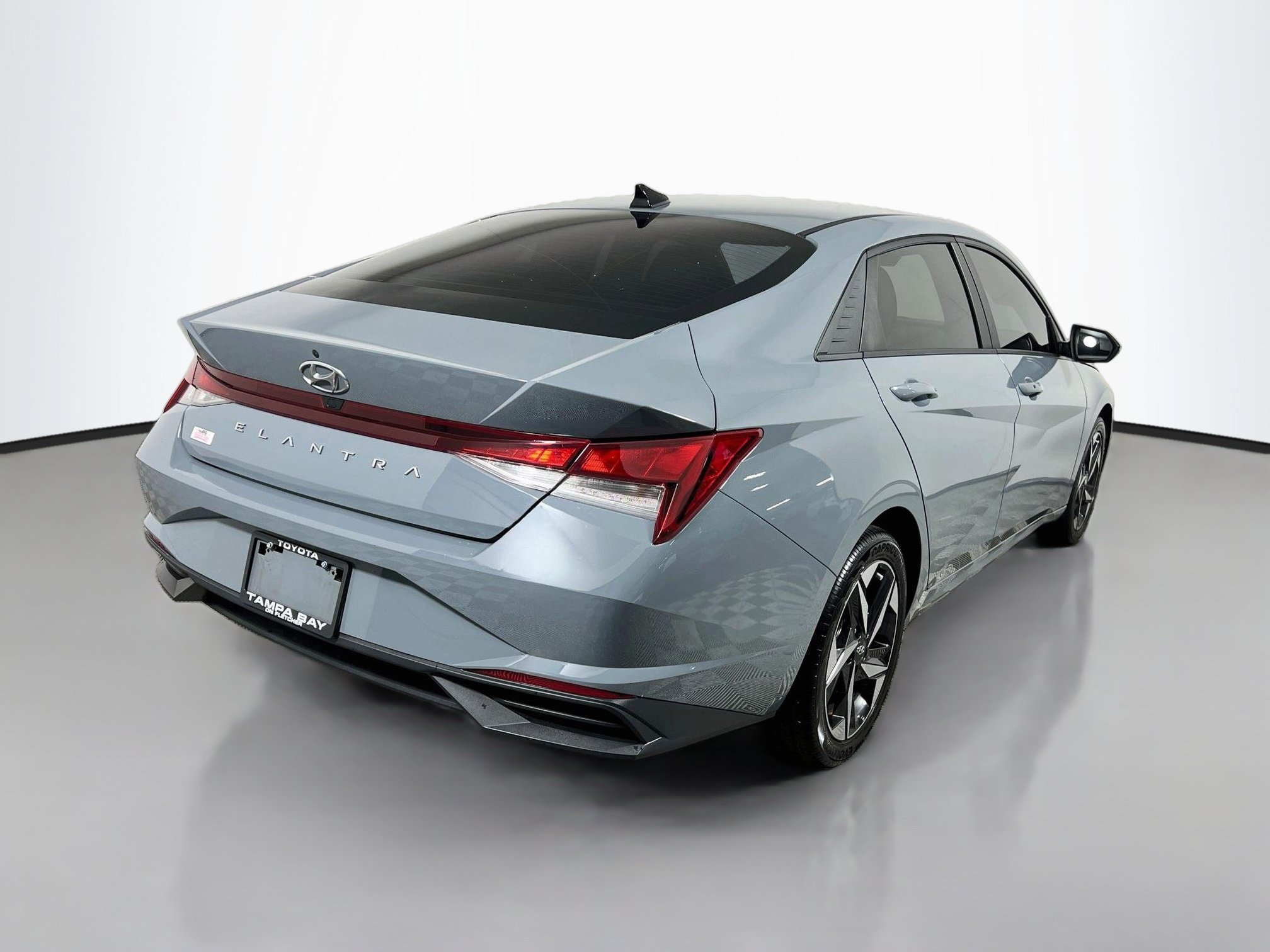 Used 2023 Hyundai Elantra SEL w/ Convenience Package FWD image 4