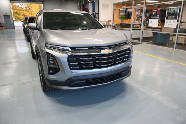 New 2027 Chevrolet Equinox LT w/ Convenience Package II AWD/4WD image 3