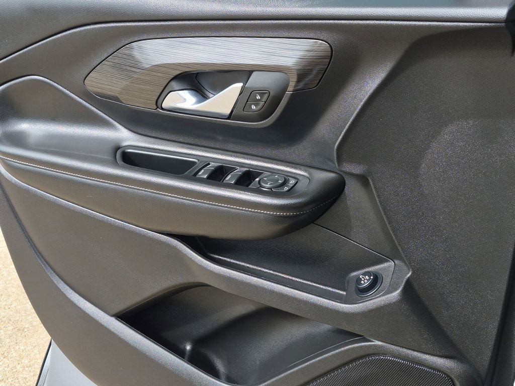 Used 2023 GMC Terrain SLE w/ Driver Convenience Package image 15