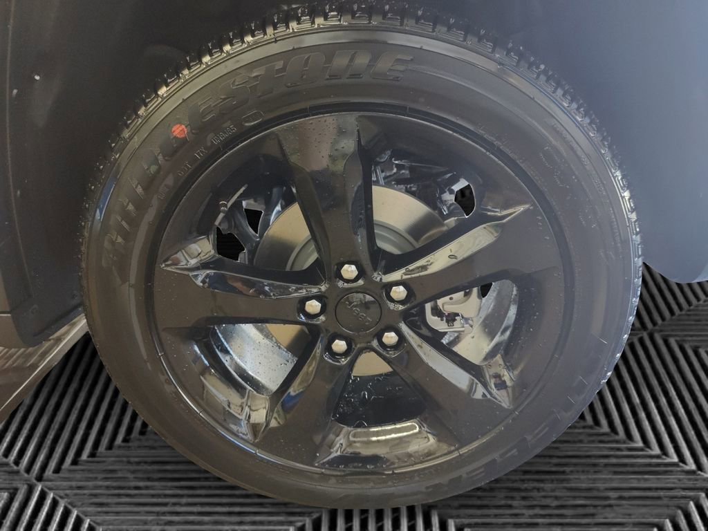 New 2025 Jeep Grand Cherokee Altitude image 16