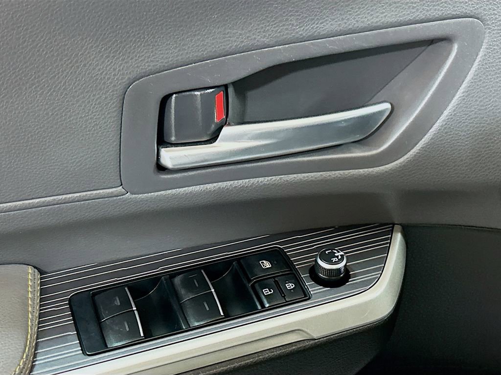 Used 2023 Toyota Sienna XLE Woodland Edition image 16