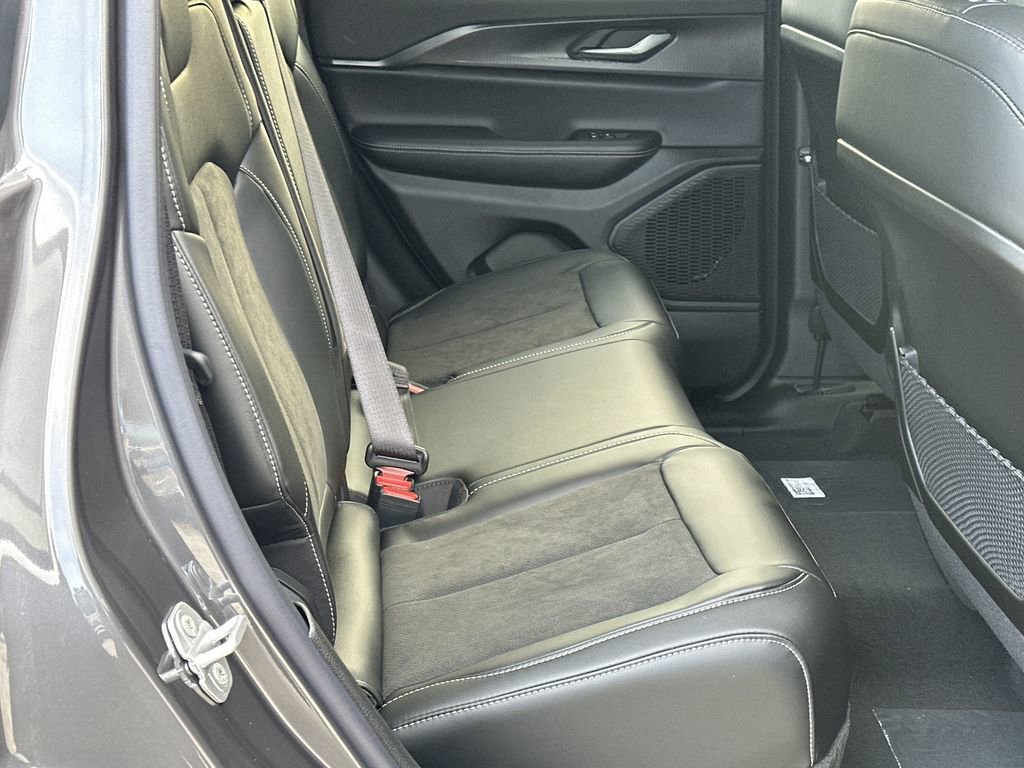 New 2025 Jeep Grand Cherokee Altitude image 15