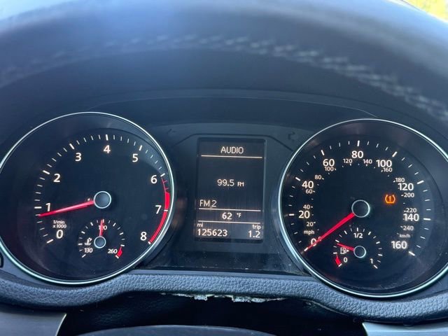 Used 2018 Volkswagen Passat 2.0T R-Line w/ R-Line Lighting Package image 19