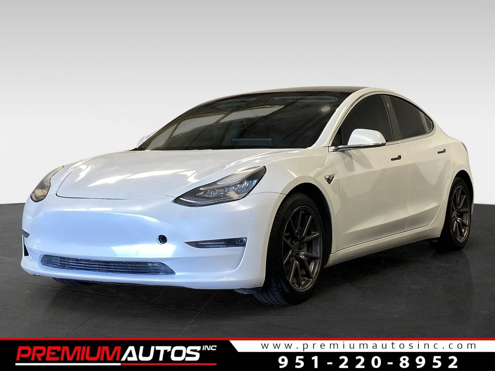 Used 2020 Tesla Model 3 Standard Range Plus image 1