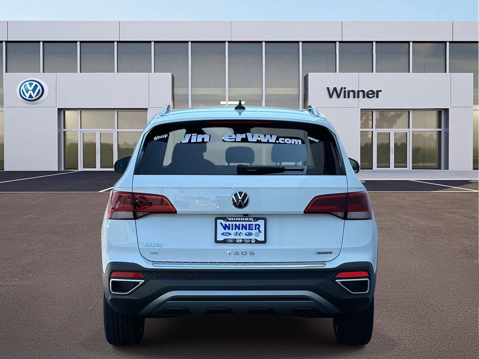 Certified 2024 Volkswagen Taos SE image 4