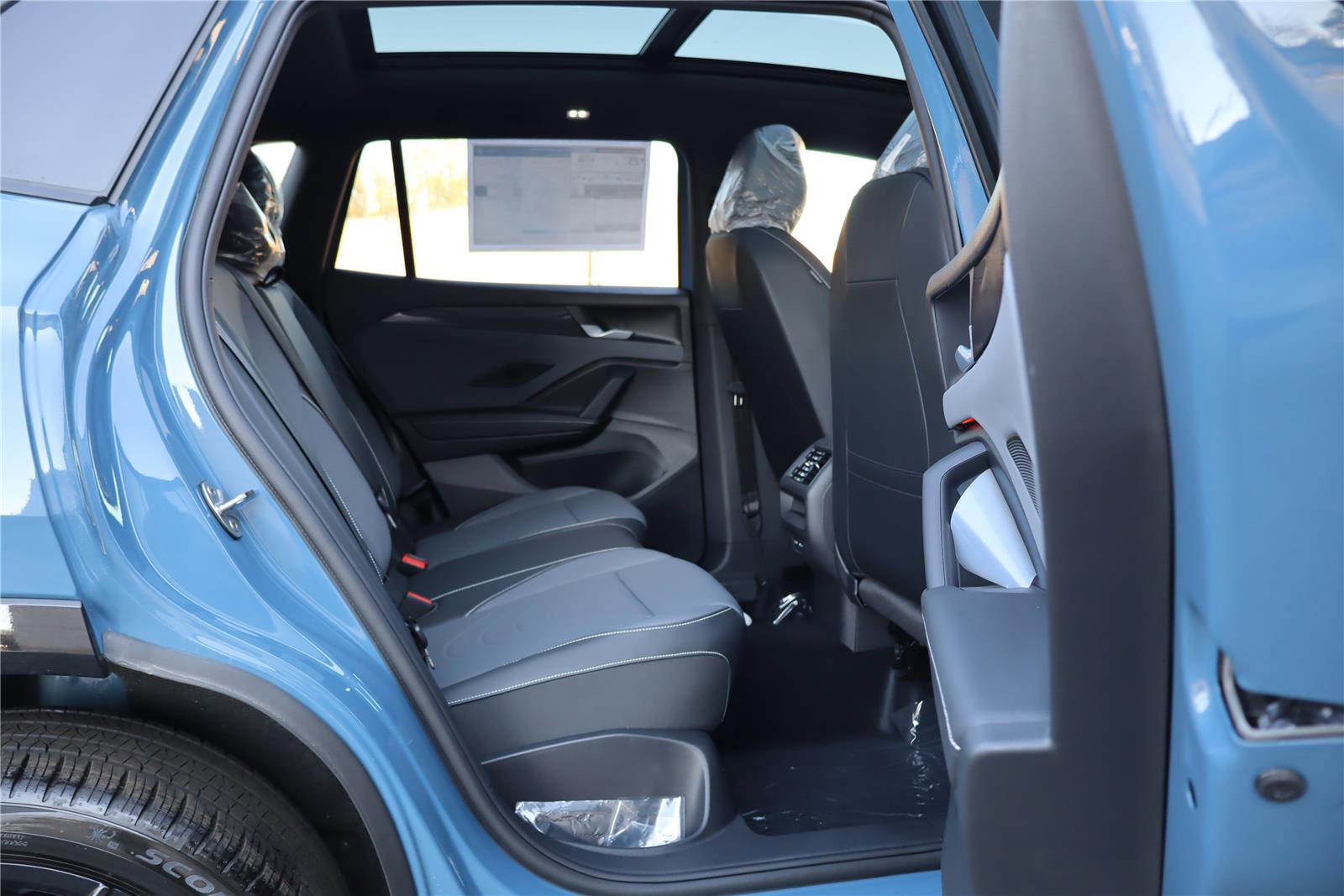 New 2026 Volkswagen Tiguan SE R-Line image 27