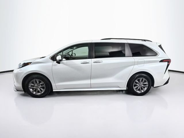 Used 2022 Toyota Sienna XLE w/ XLE Plus Package FWD image 5