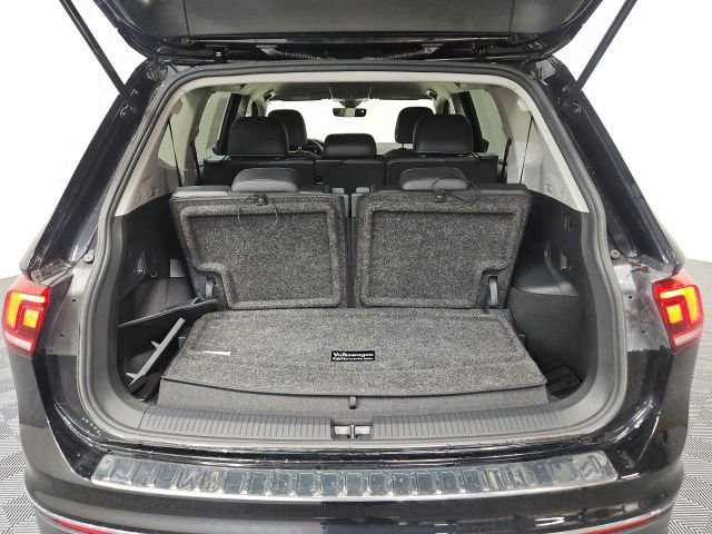 Used 2023 Volkswagen Tiguan SE FWD image 16