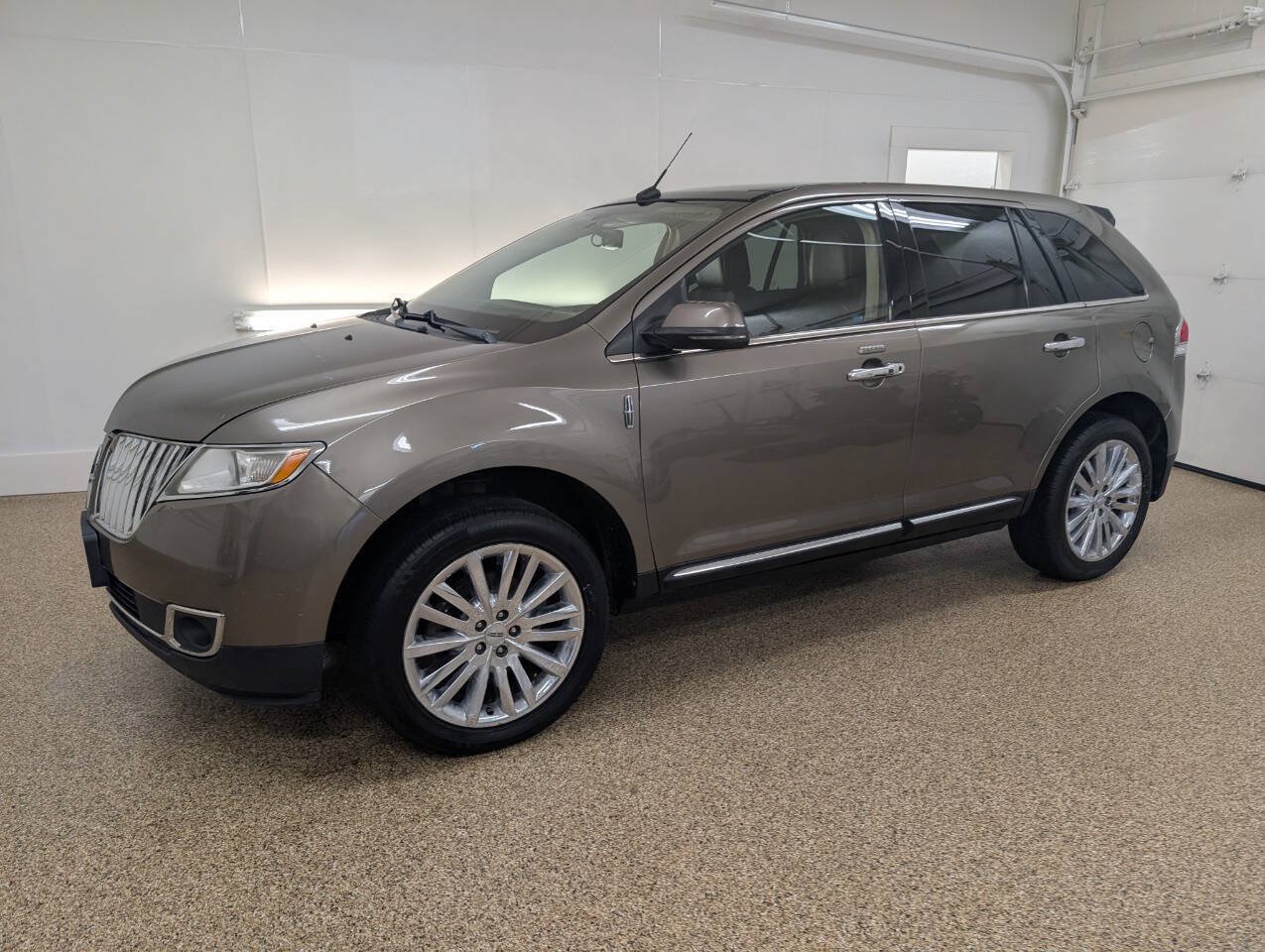 Used 2012 Lincoln MKX AWD image 1