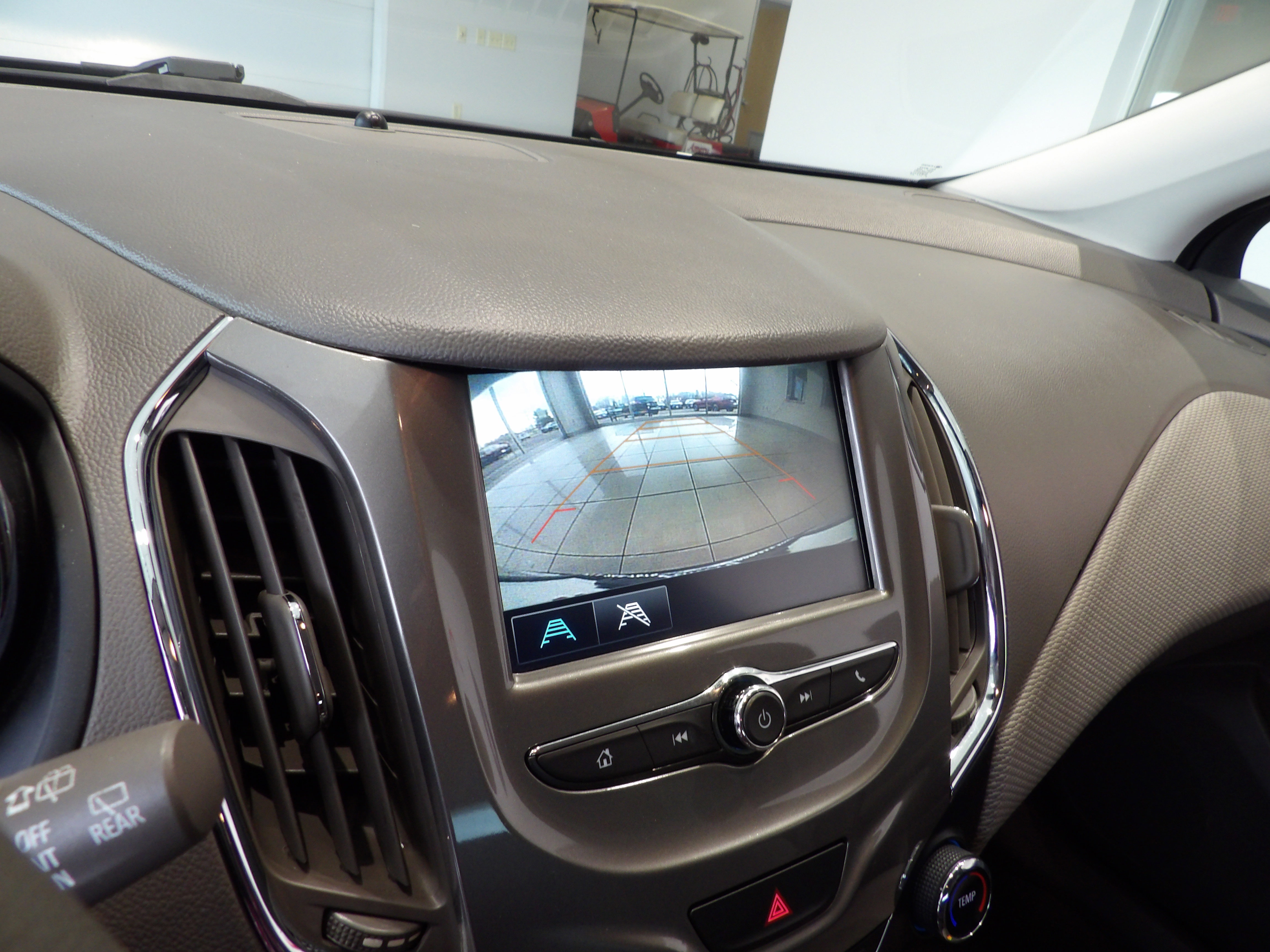 Used 2018 Chevrolet Cruze LT image 14