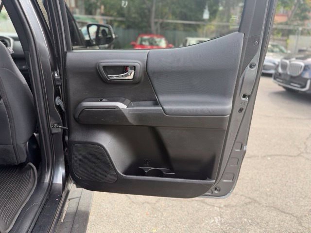 Used 2022 Toyota Tacoma TRD Sport AWD/4WD image 29