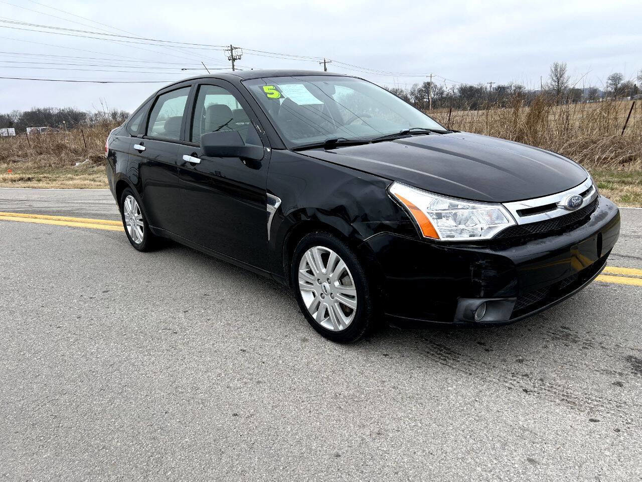 Used 2009 Ford Focus SEL image 2