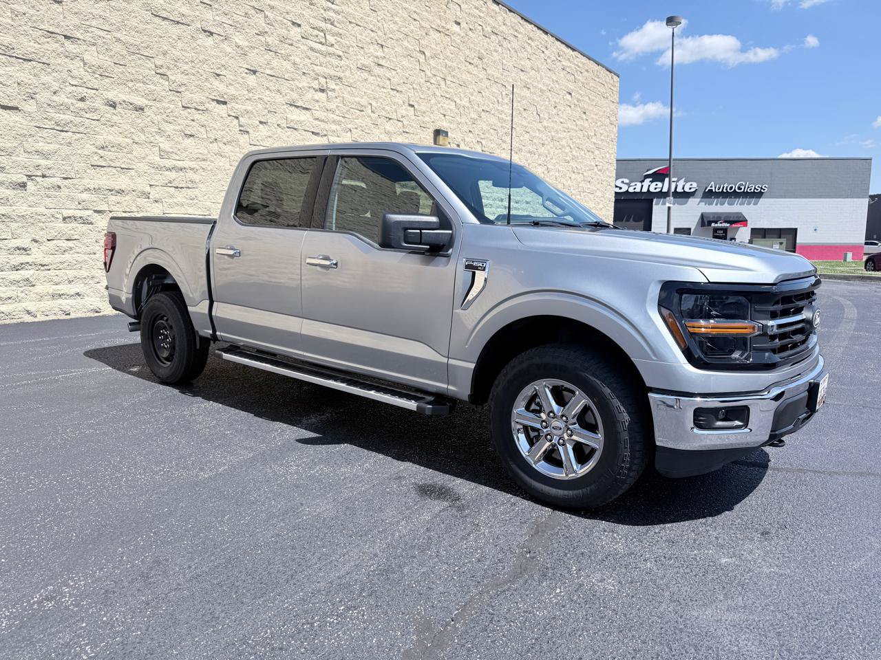 Used 2025 Ford F150 XLT w/ Equipment Group 301A Standard AWD/4WD image 7