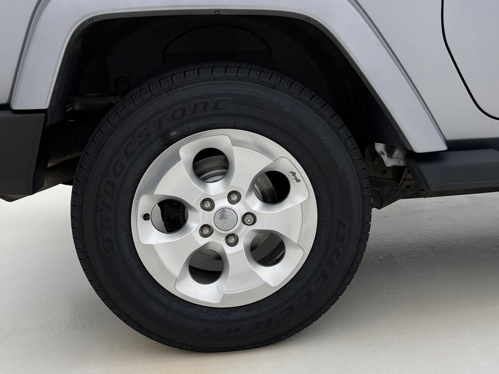 Used 2015 Jeep Wrangler Sahara AWD/4WD image 28