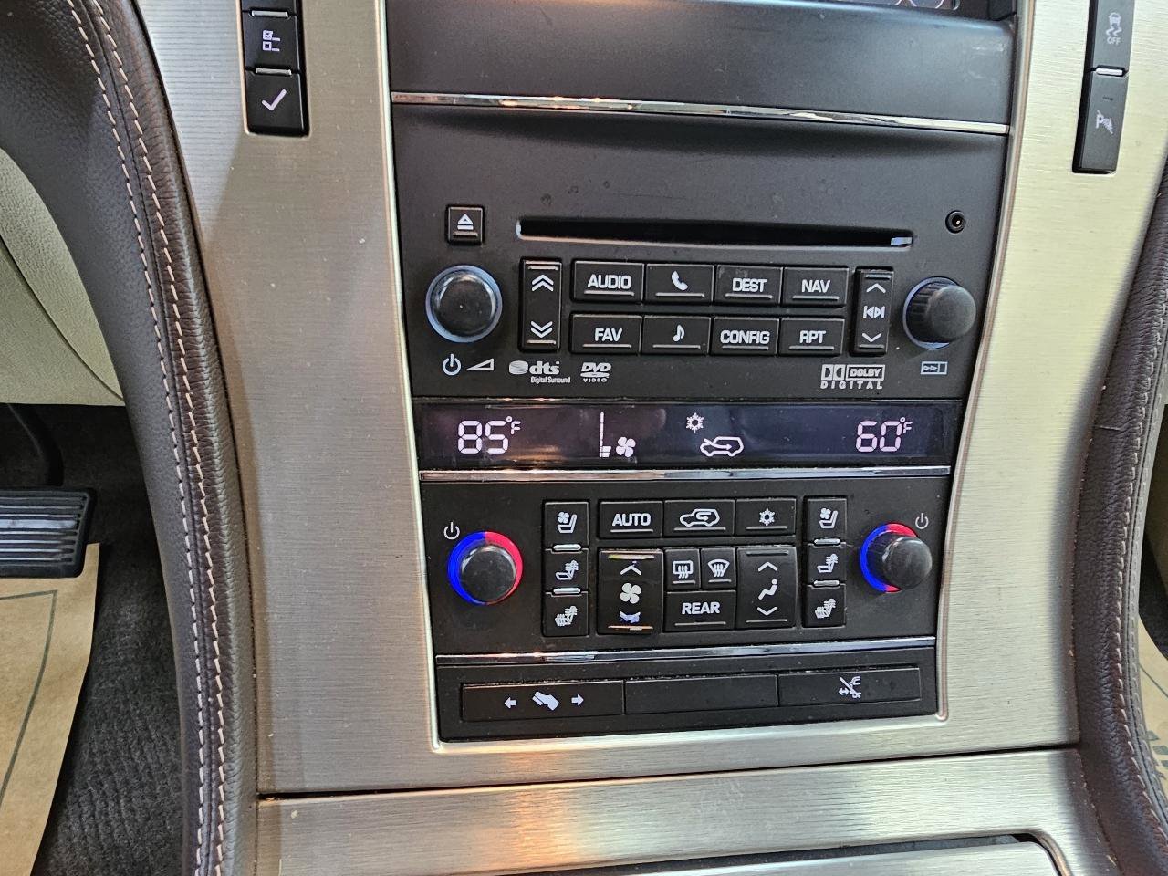 Used 2014 Cadillac Escalade Platinum AWD/4WD image 34