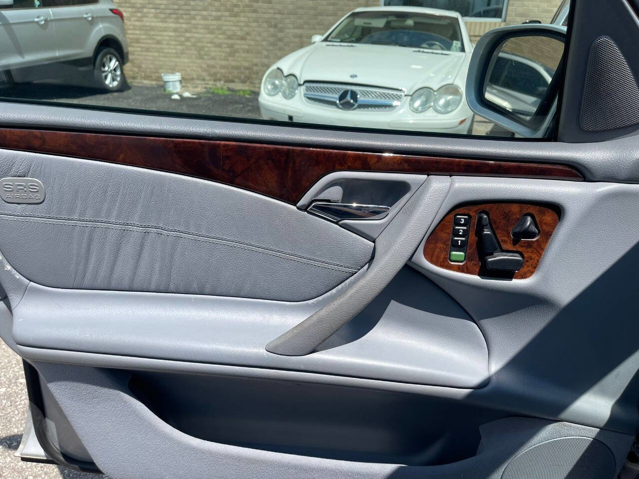 Used 2000 Mercedes-Benz E 320 Sedan image 15