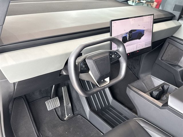 Used 2024 Tesla Cybertruck AWD Crew Cab image 14