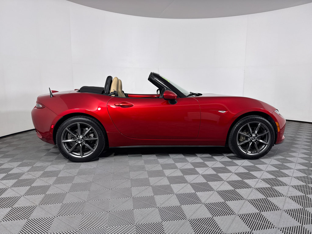 Used 2016 MAZDA MX-5 Miata Grand Touring RWD image 4