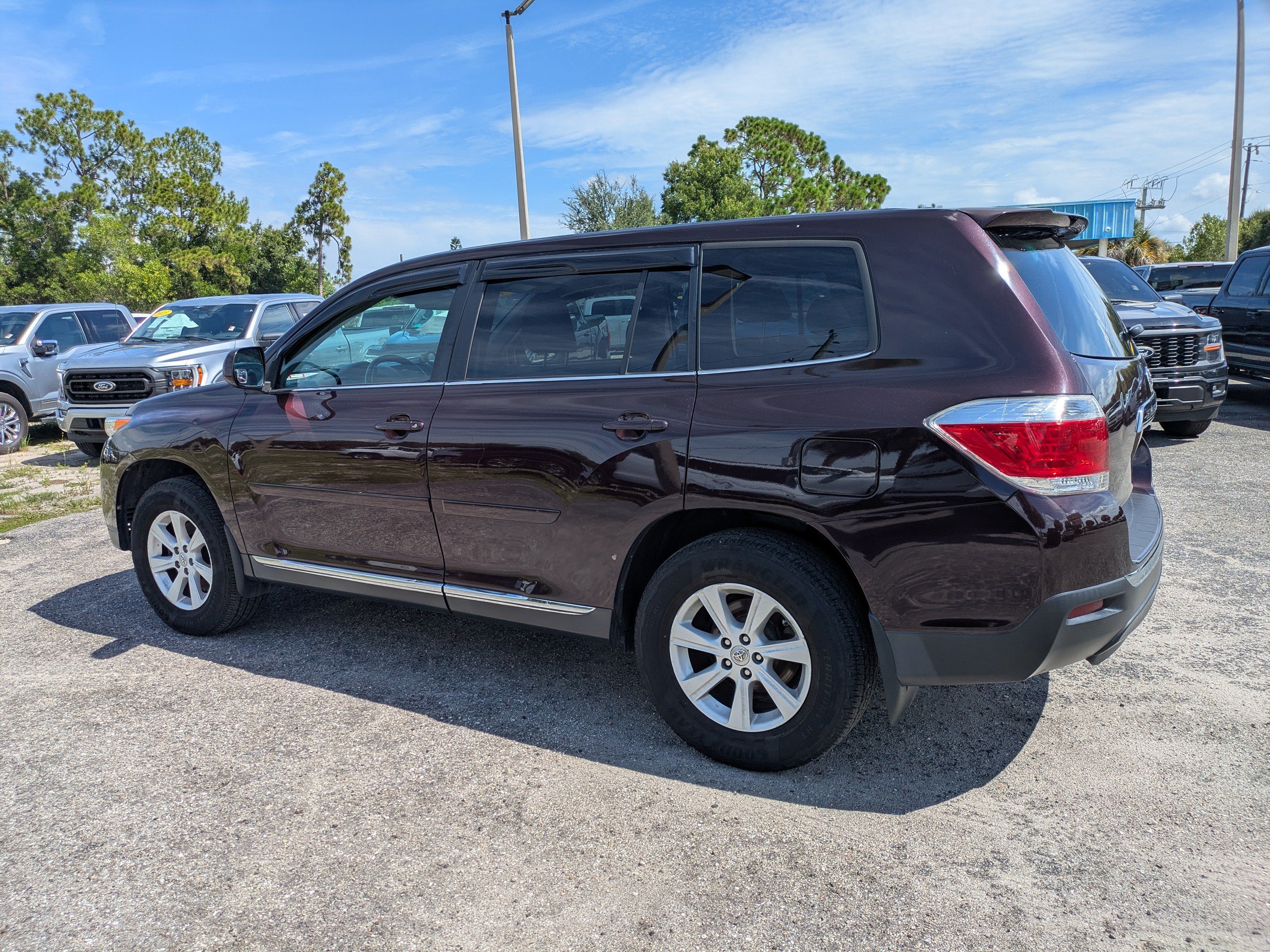 Used 2012 Toyota Highlander FWD w/ Cold Weather Pkg image 6