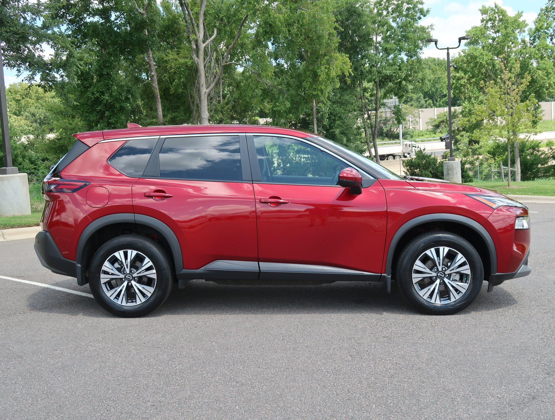 Used 2022 Nissan Rogue SV AWD/4WD image 7