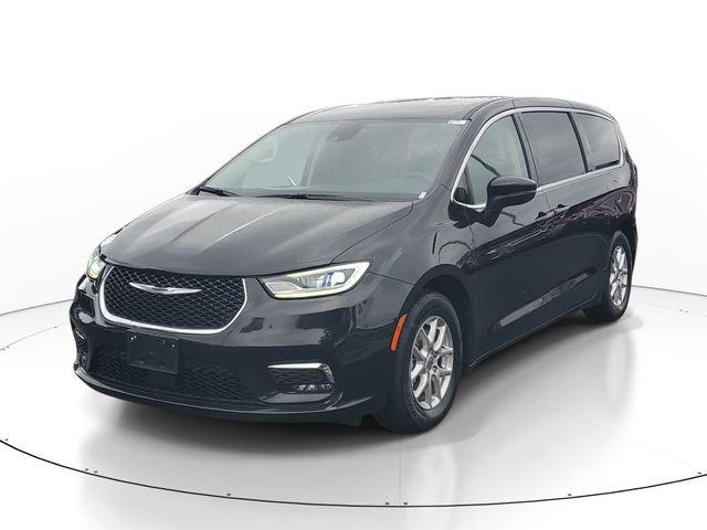 Used 2023 Chrysler Pacifica Touring-L FWD image 2
