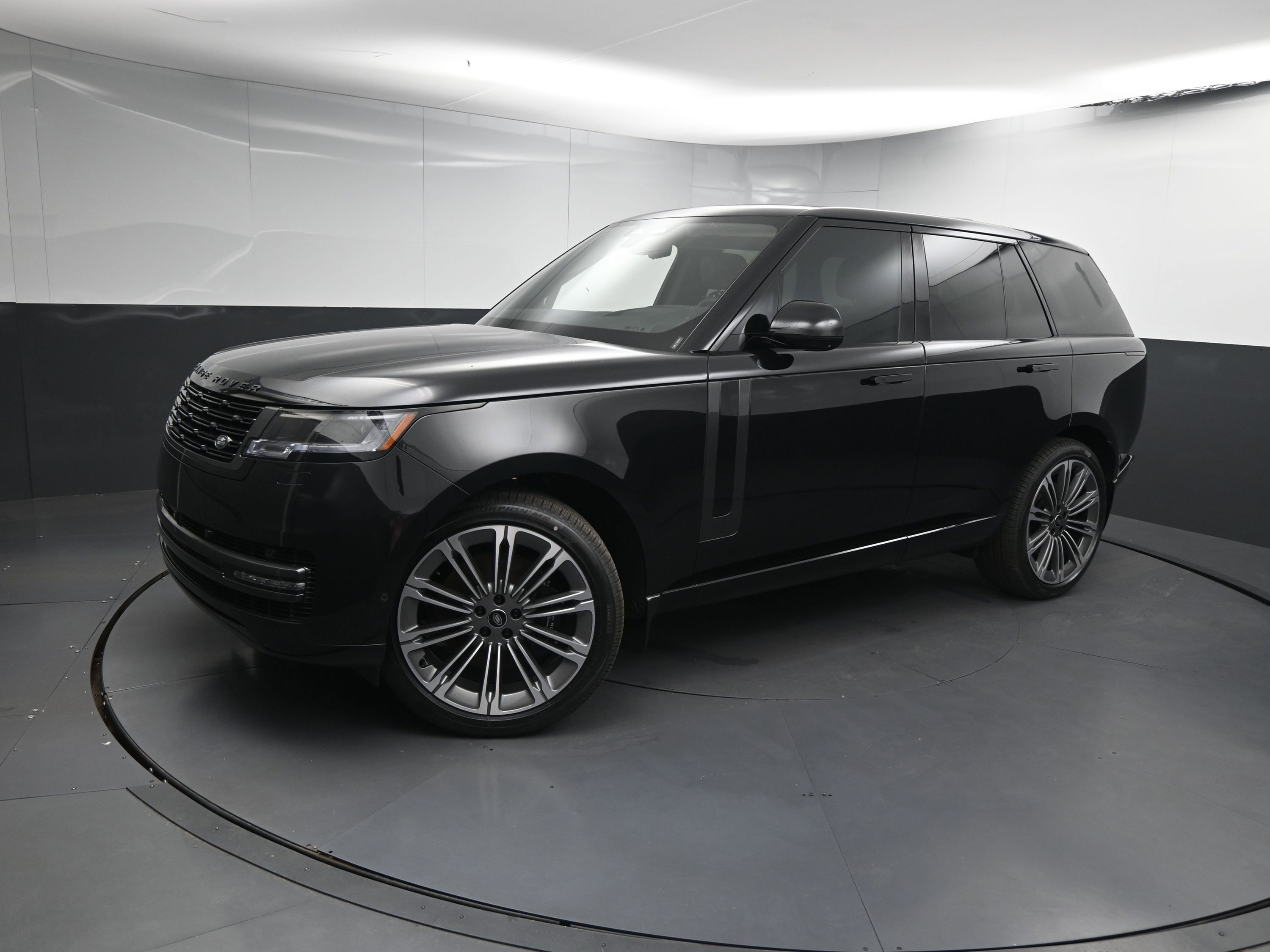 New 2025 Land Rover Range Rover SE image 1