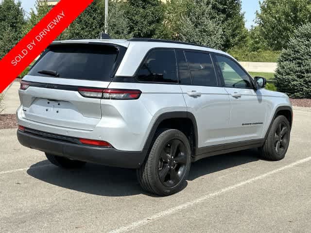 Used 2023 Jeep Grand Cherokee Altitude AWD/4WD image 31