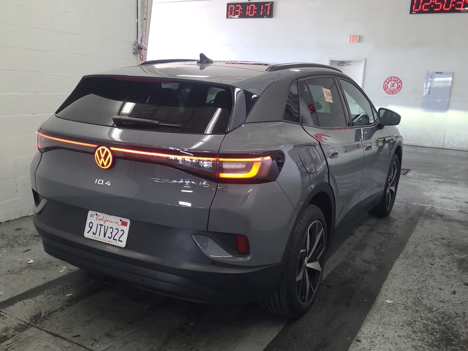 Used 2023 Volkswagen ID.4 Pro S AWD/4WD image 2