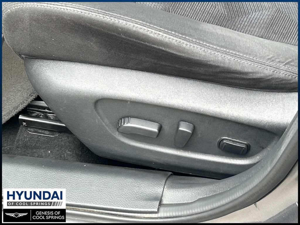 Used 2015 Nissan Rogue SV FWD image 16