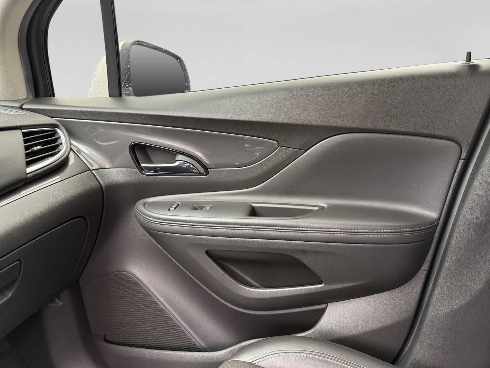 Used 2019 Buick Encore Sport Touring w/ Safety Package FWD image 20