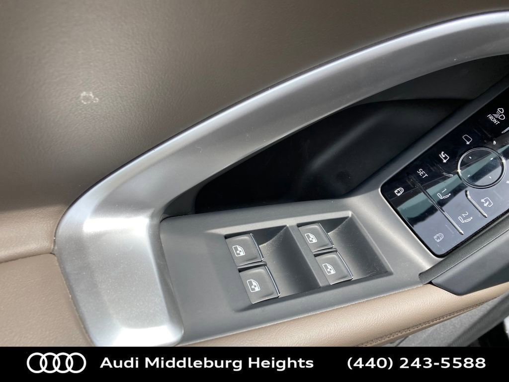 Used 2025 Audi Q5 Premium w/ Convenience Package image 13