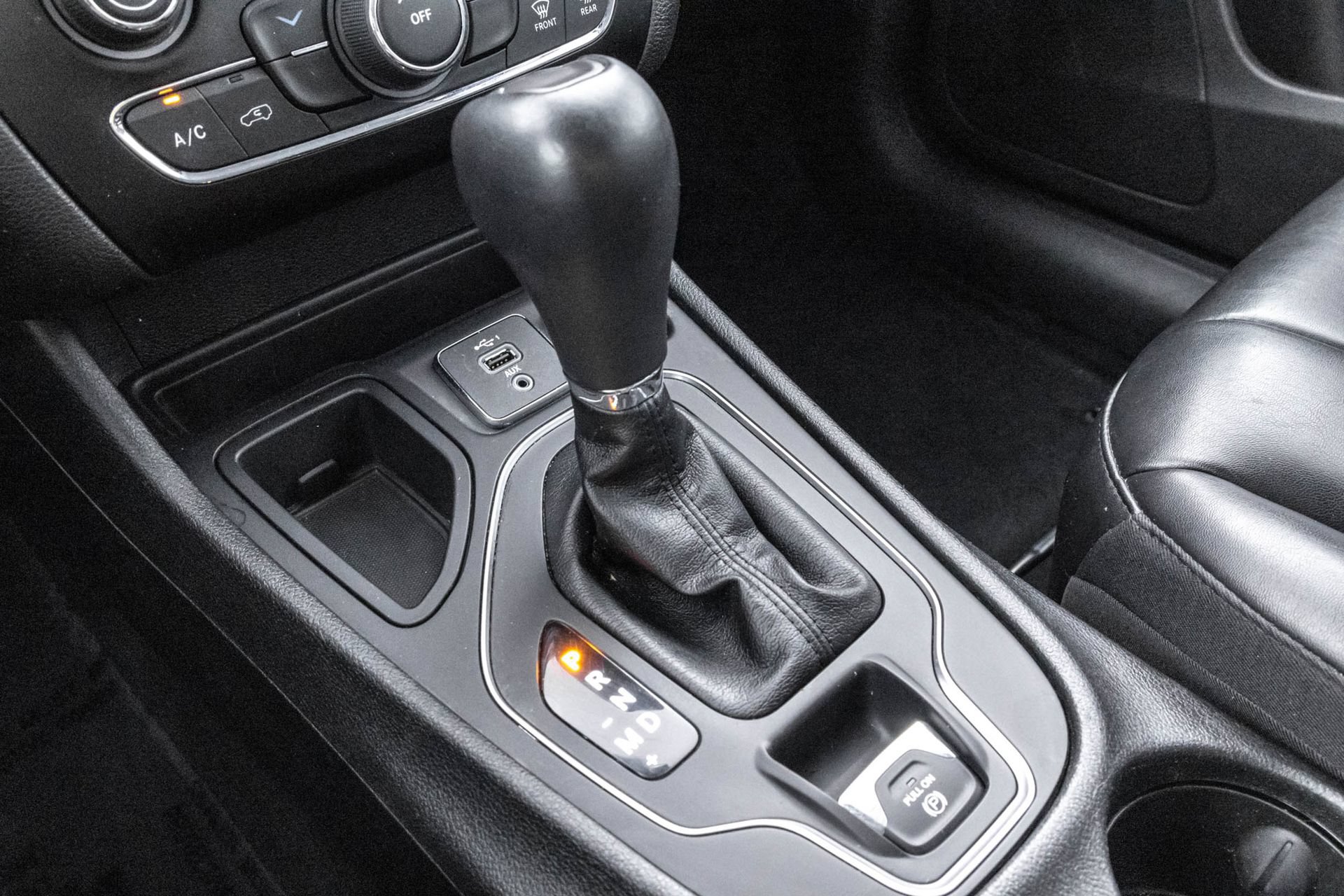 Used 2021 Jeep Cherokee Latitude Plus FWD image 30