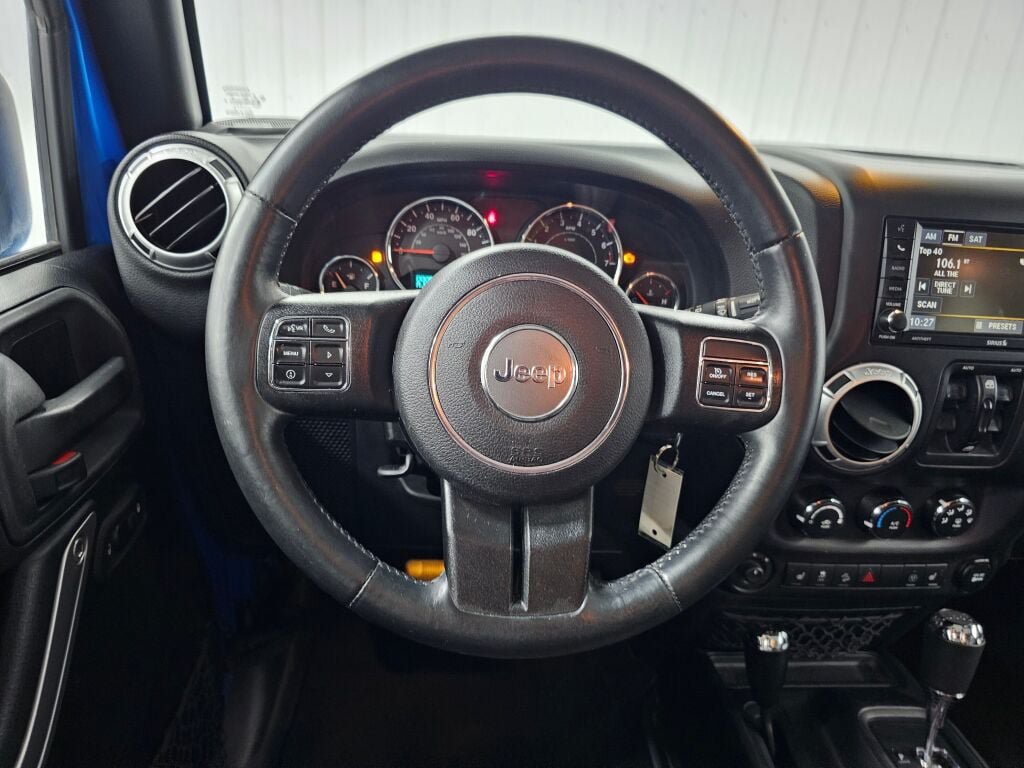 Used 2015 Jeep Wrangler Unlimited Sahara w/ Connectivity Group AWD/4WD image 13