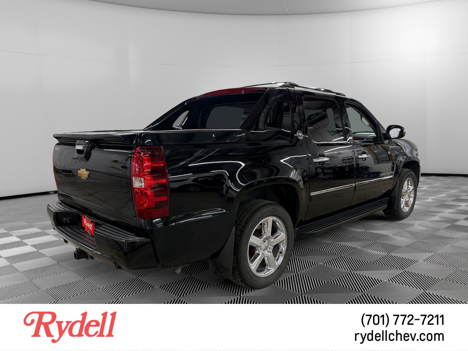 Used 2013 Chevrolet Avalanche LTZ AWD/4WD image 5