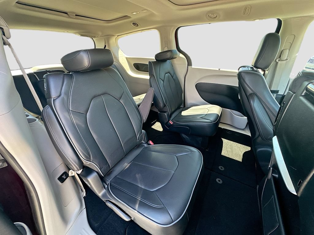 Used 2017 Chrysler Pacifica Limited w/ UConnect Theater Package FWD image 28