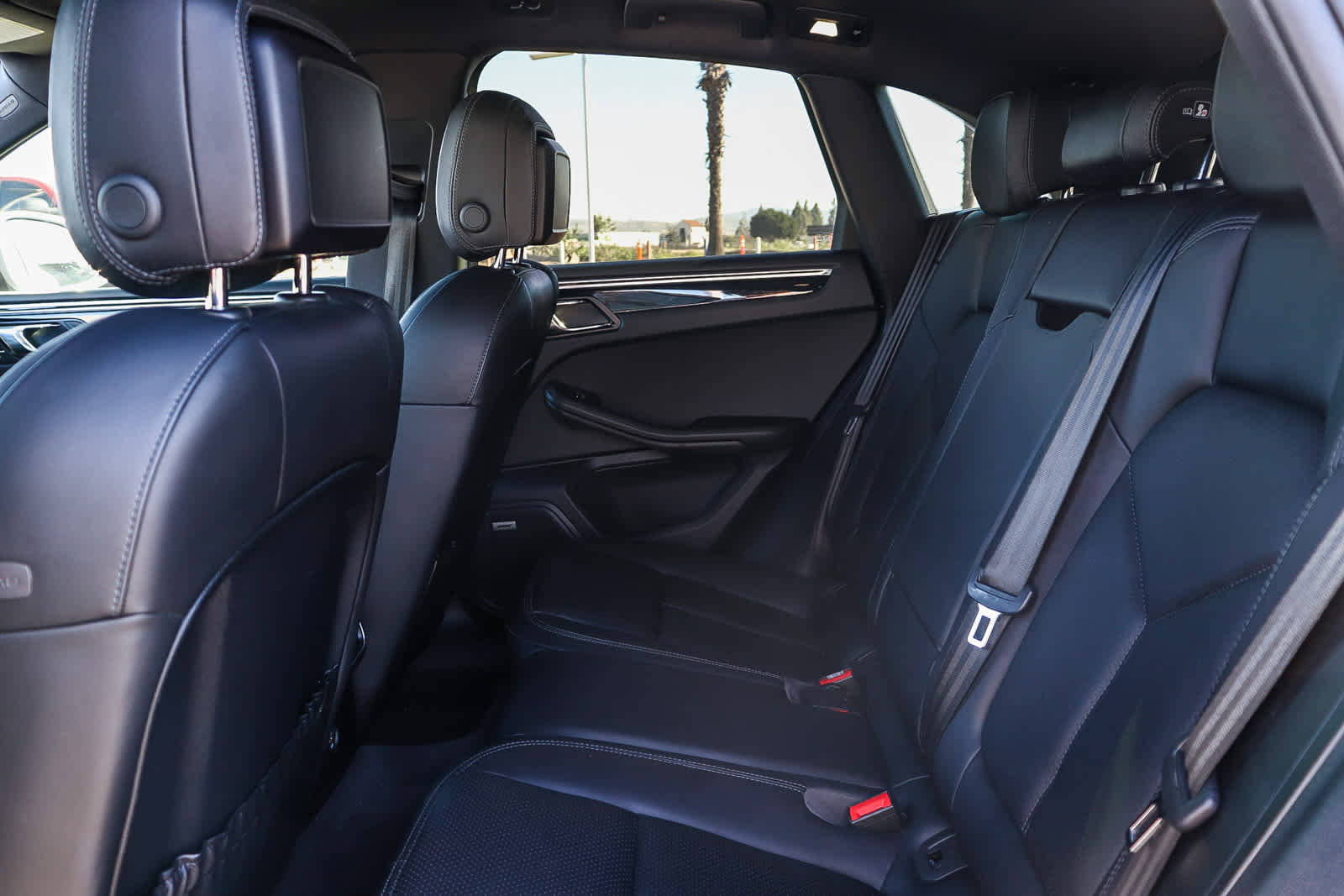 Used 2017 Porsche Macan image 17