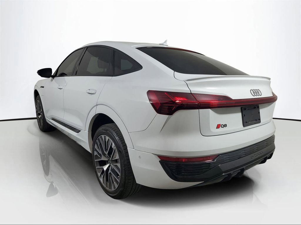 Used 2024 Audi Q8 e-tron Premium Plus image 4