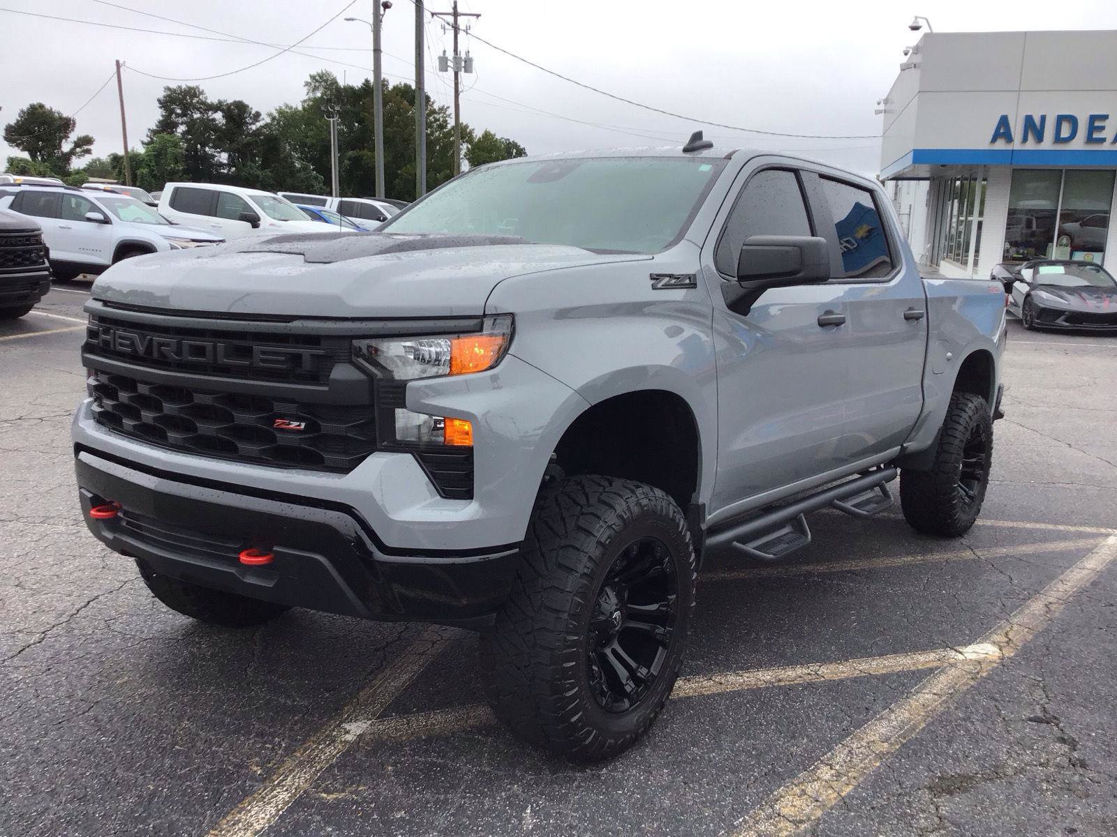 Used 2024 Chevrolet Silverado 1500 Custom Trail Boss w/ LPO, Dark Essentials Package AWD/4WD image 2