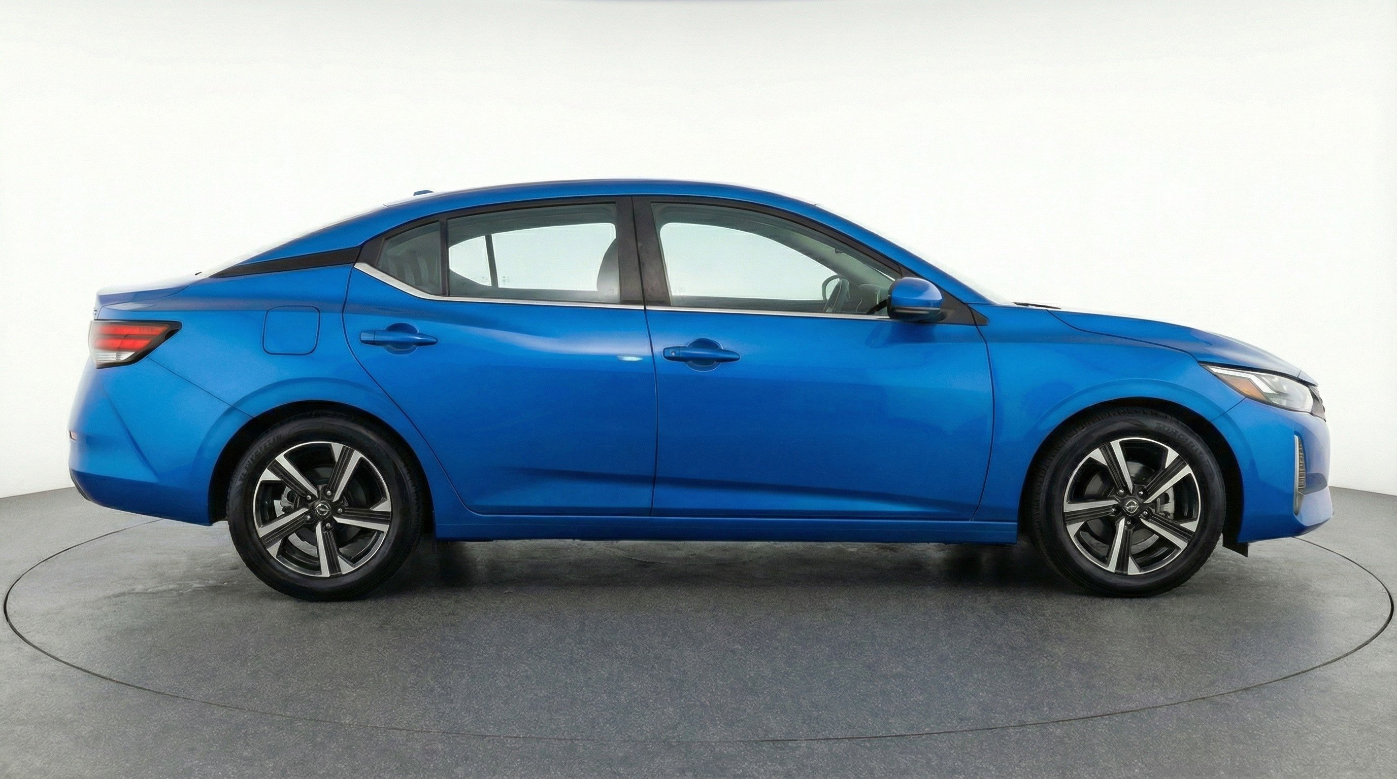 Used 2025 Nissan Sentra SV image 11